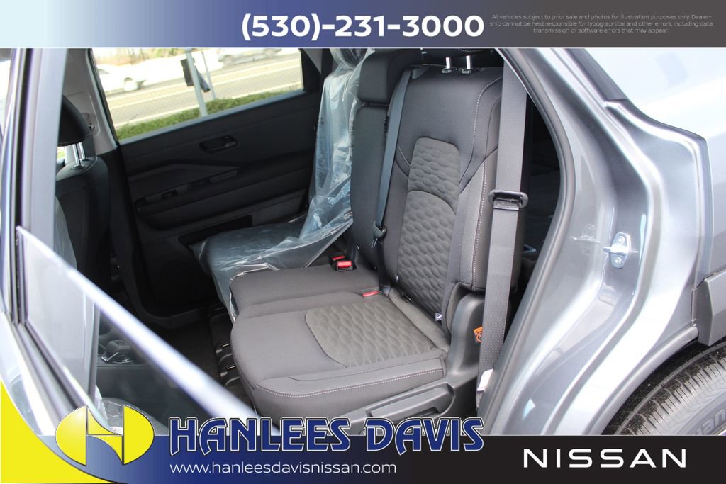 New 2025 Nissan Pathfinder S image 14
