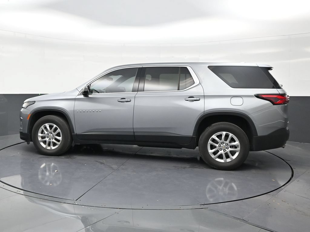 Used 2023 Chevrolet Traverse LS FWD image 2