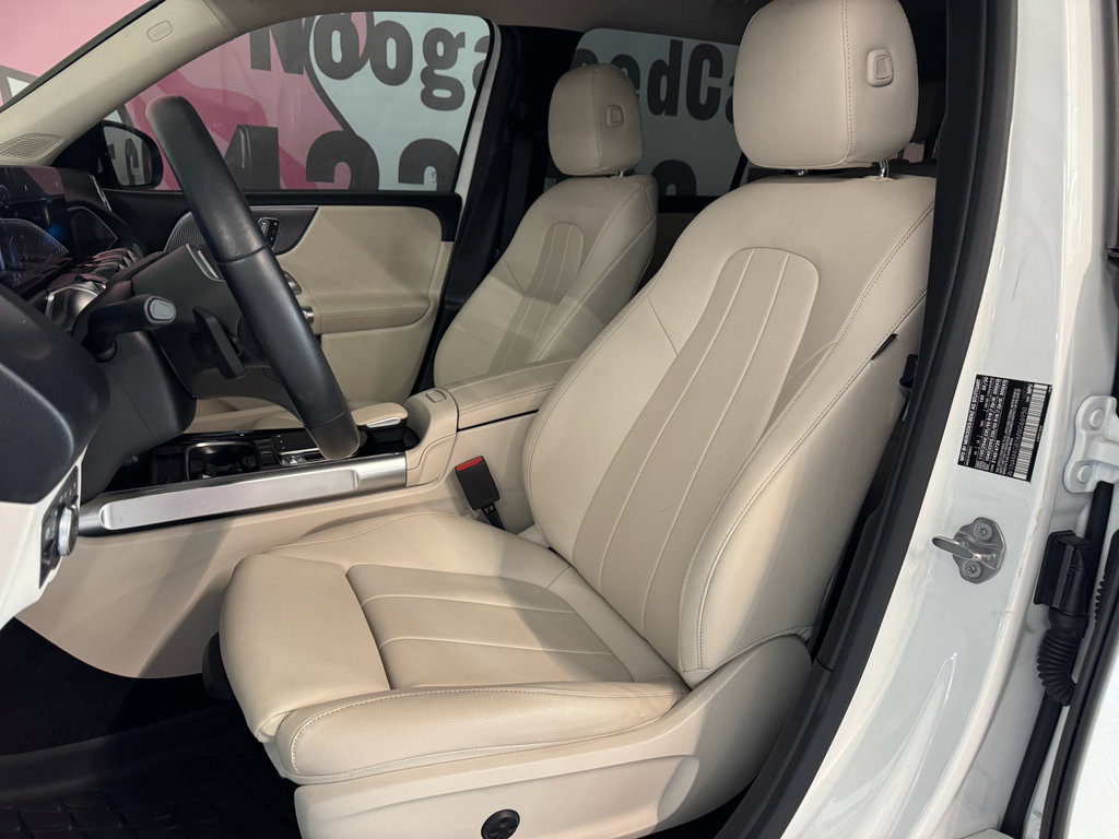 Used 2021 Mercedes-Benz GLB 250 w/ Premium Package image 19