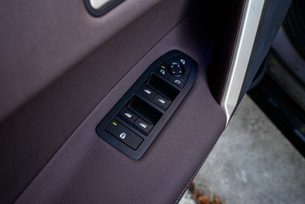 Used 2024 BMW iX xDrive50 w/ Premium Package image 9