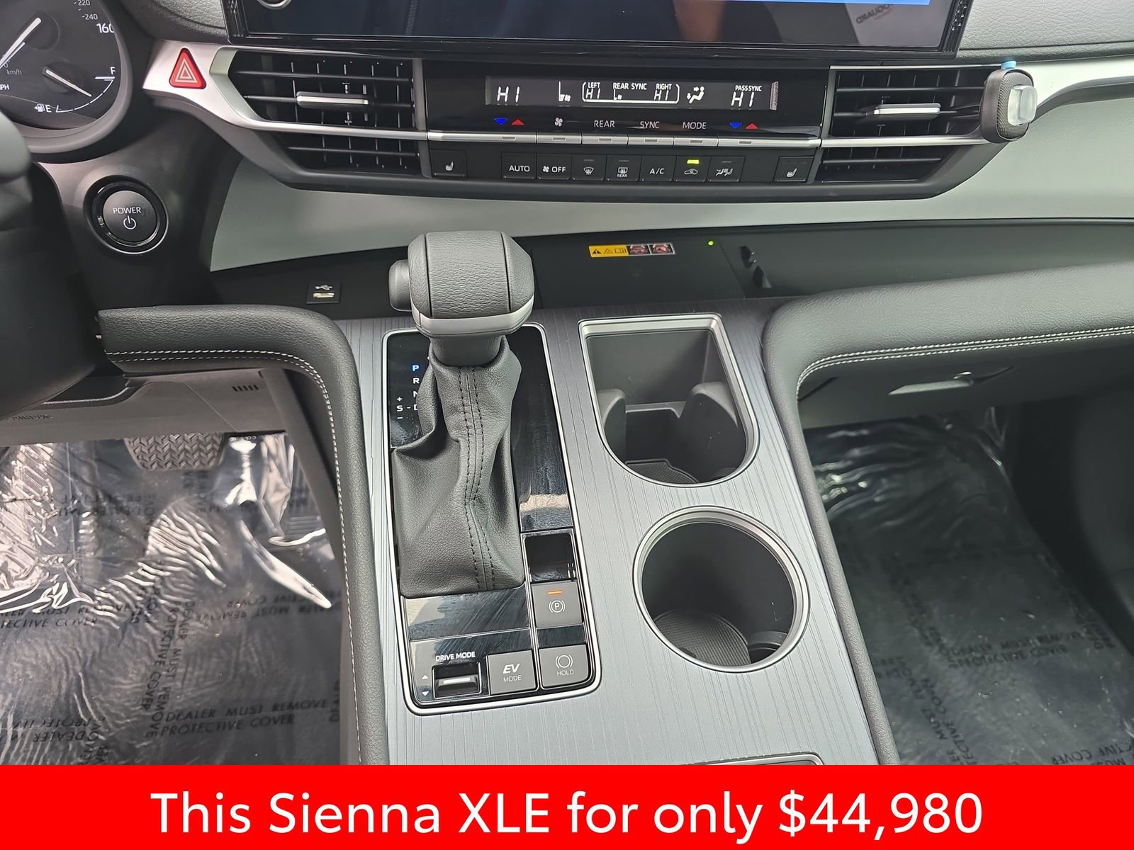 Used 2025 Toyota Sienna XLE image 32