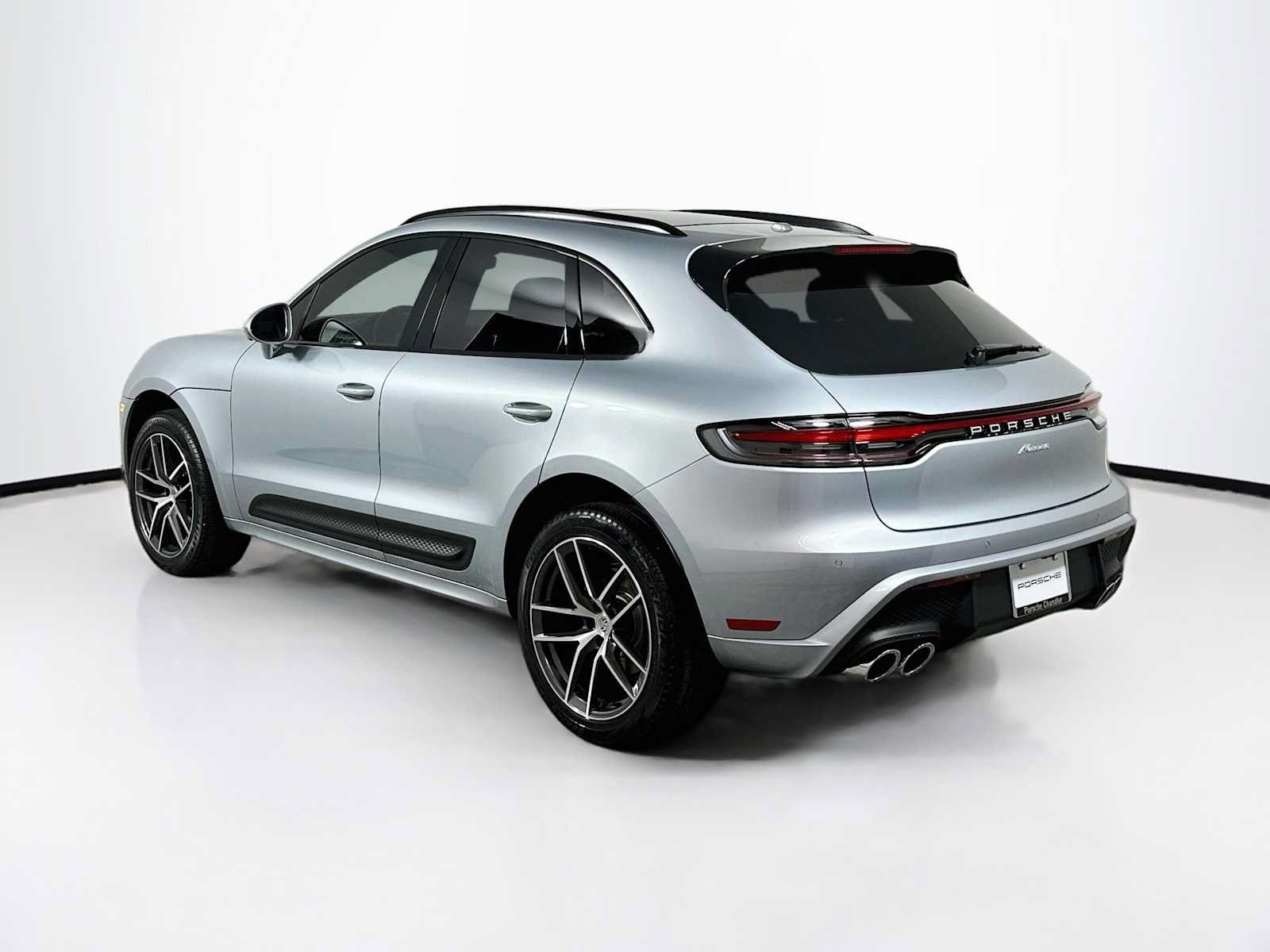 Certified 2026 Porsche Macan AWD/4WD image 3
