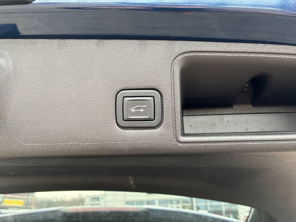 Used 2022 GMC Terrain SLE w/ Driver Convenience Package AWD/4WD image 18