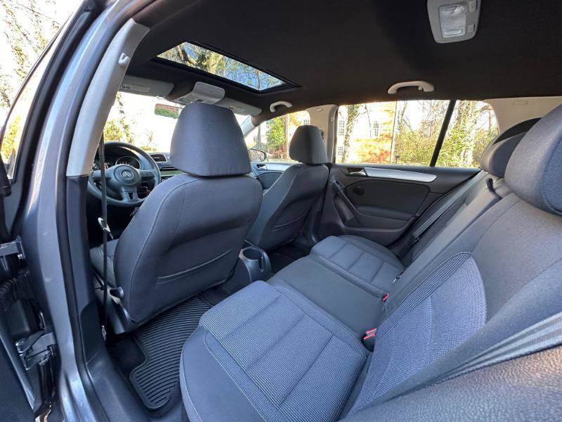 Used 2011 Volkswagen Golf 4-Door image 18