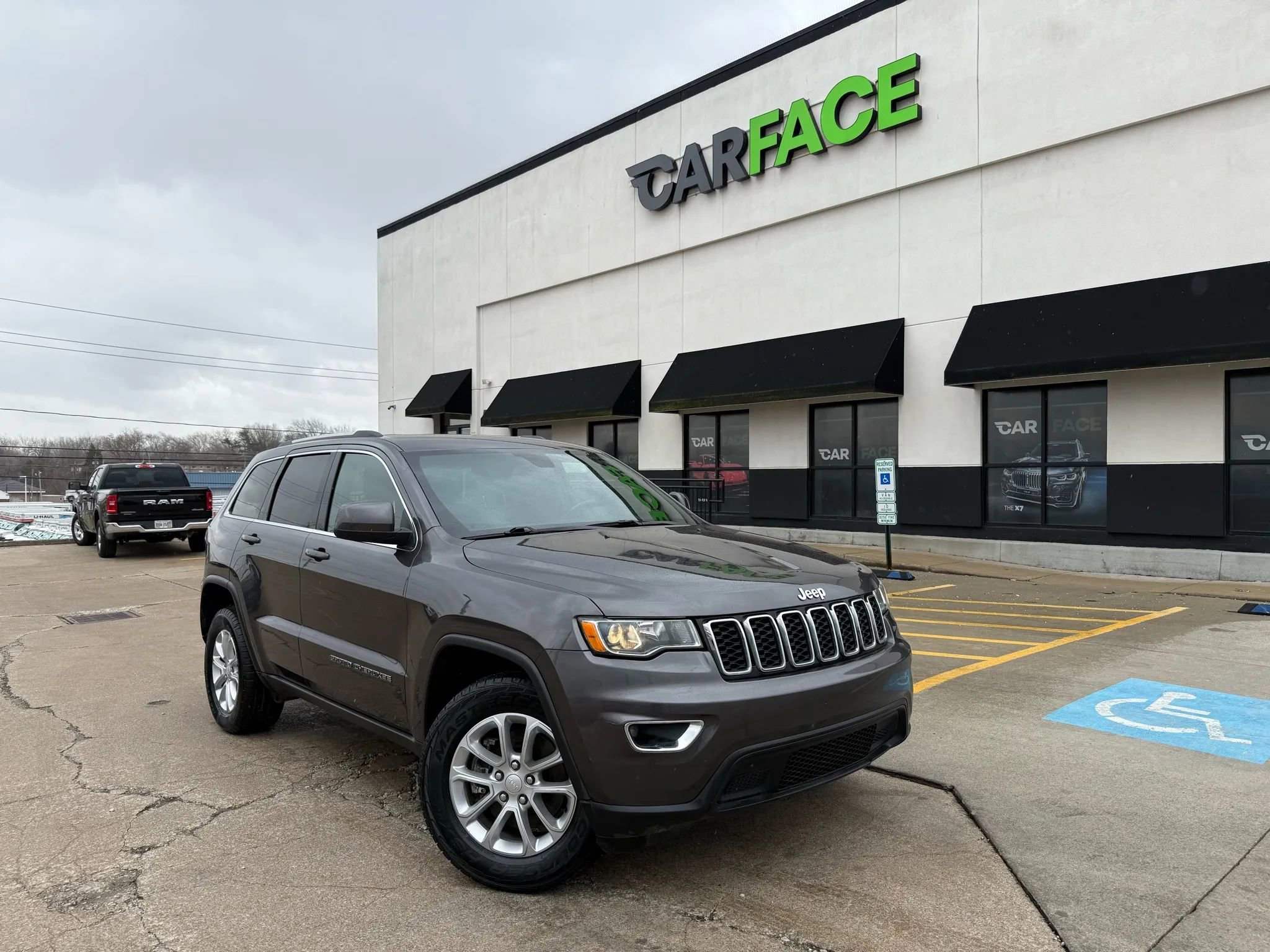 Used 2021 Jeep Grand Cherokee Laredo X image 1