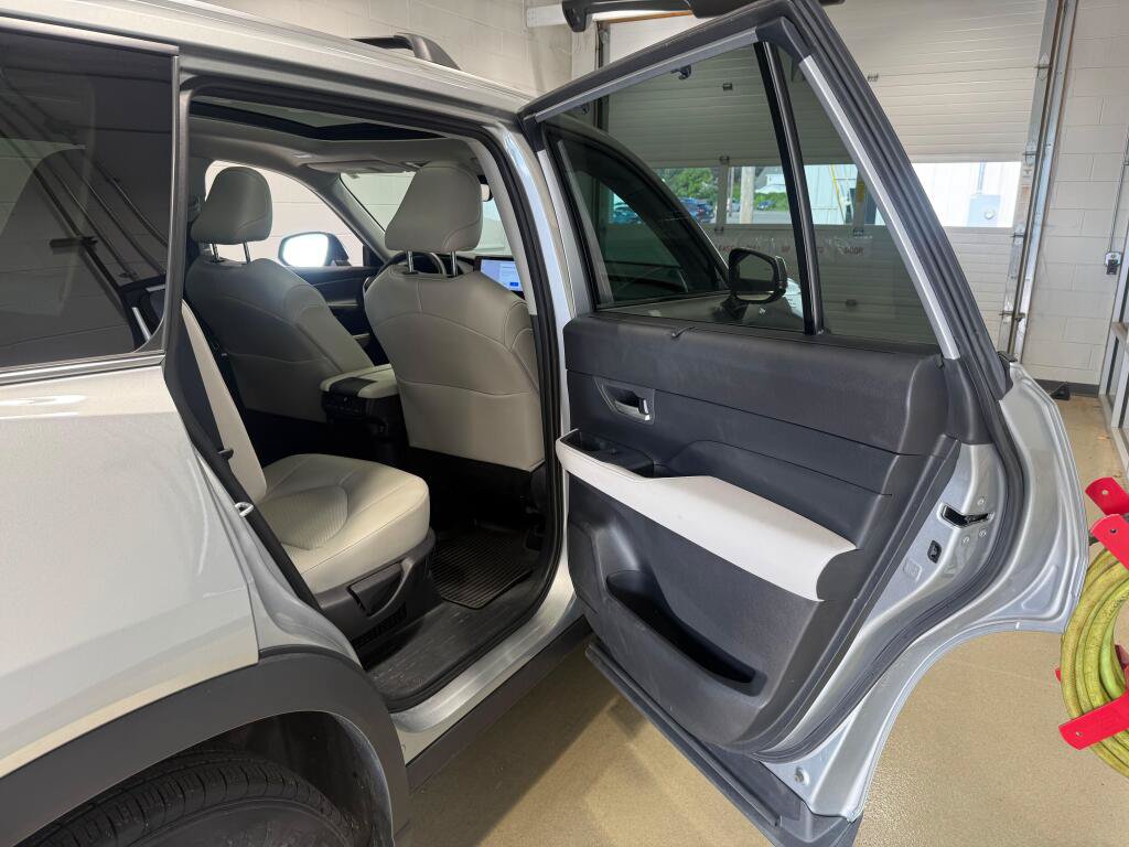 Used 2025 Toyota Grand Highlander AWD Hybrid image 11