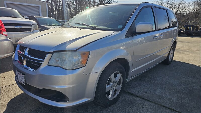 Used 2012 Dodge Grand Caravan SXT FWD image 1