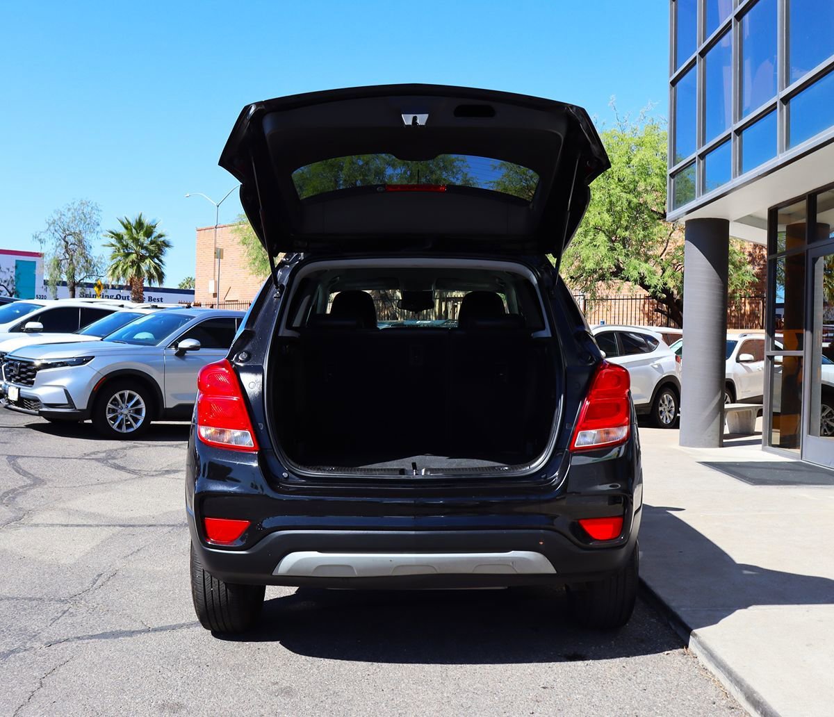 Used 2022 Chevrolet Trax LT w/ LT Convenience Package AWD/4WD image 22