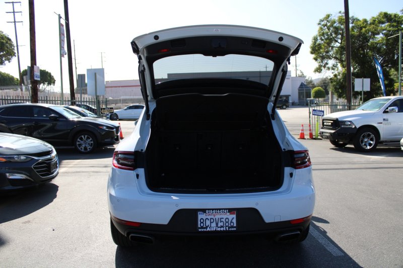 Used 2018 Porsche Macan image 9