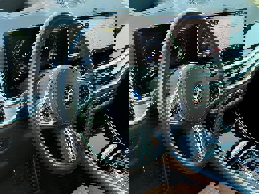 Used 2025 BMW X5 M60i image 21