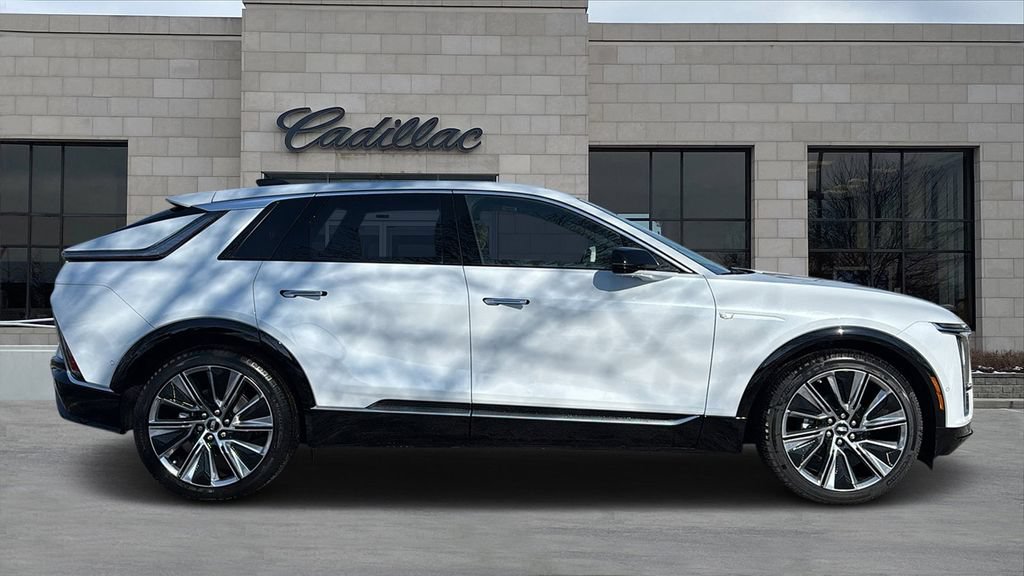 New 2026 Cadillac Lyriq Signature Luxury w/ Nappa Leather Package AWD/4WD image 2