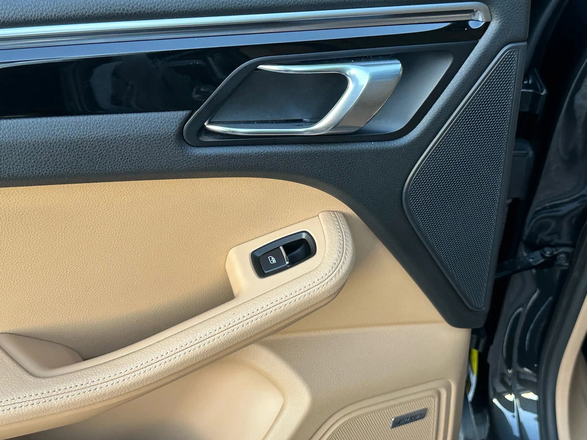 Used 2017 Porsche Macan S image 16