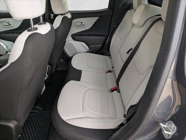 Used 2022 Jeep Renegade Latitude w/ Convenience Group AWD/4WD image 18