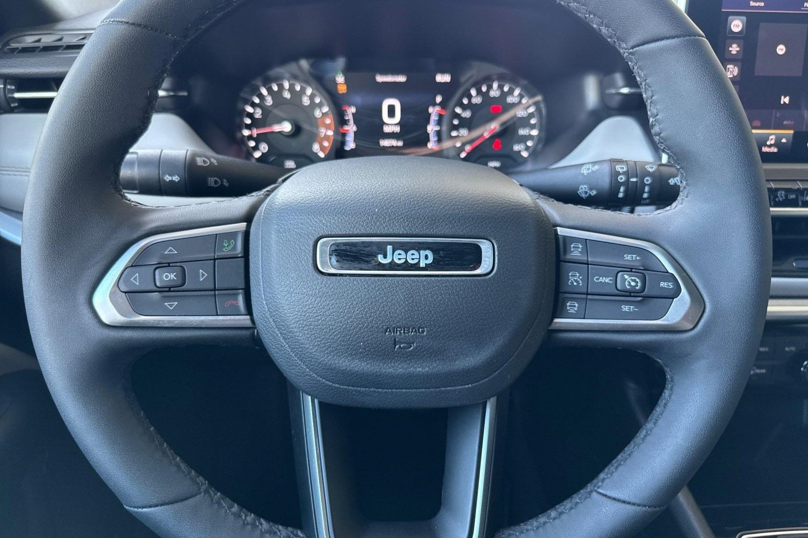 Used 2025 Jeep Compass Limited image 16