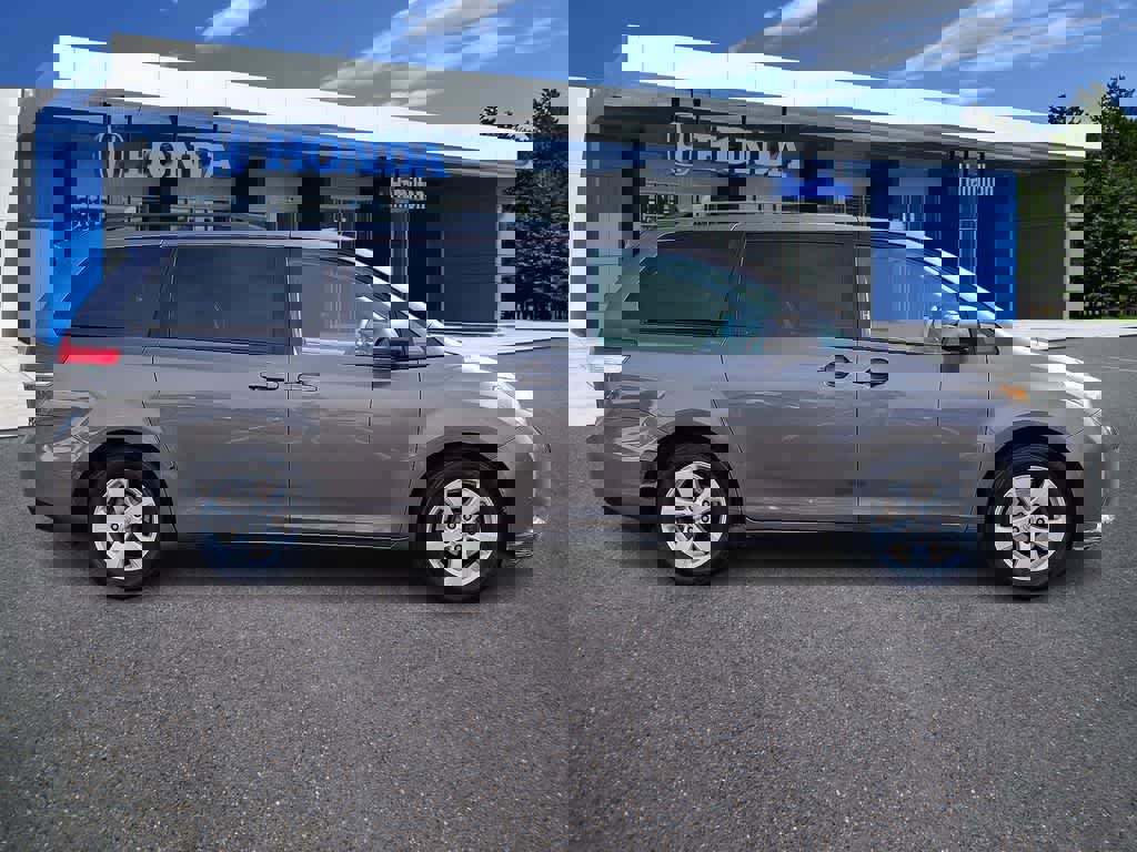 Used 2011 Toyota Sienna LE image 25