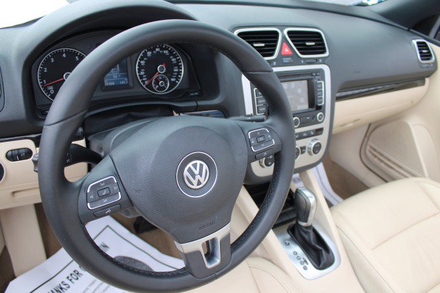 Used 2013 Volkswagen Eos Lux image 17