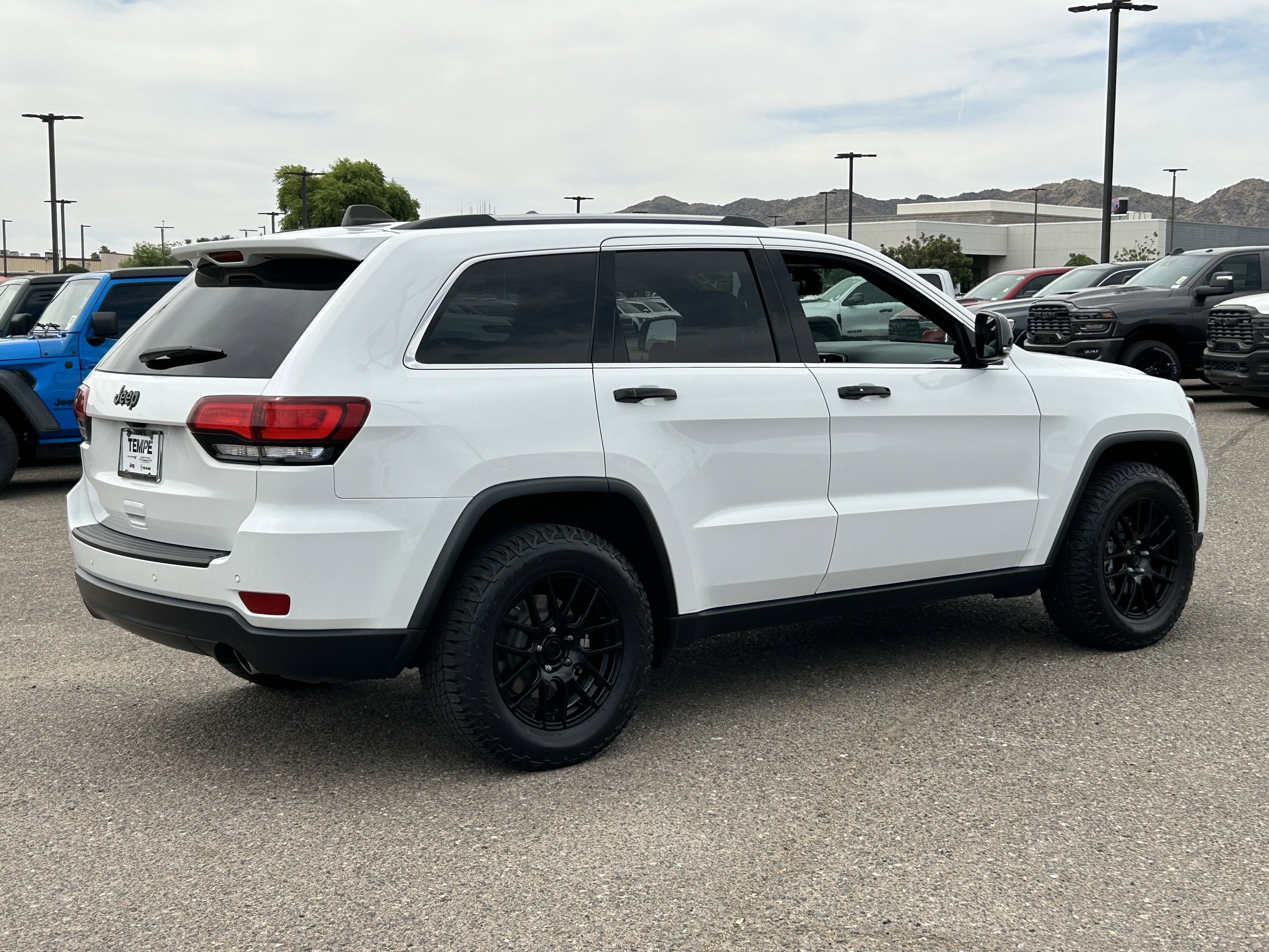 Used 2020 Jeep Grand Cherokee Limited w/ Luxury Group II image 5