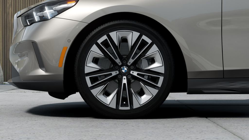 Used 2025 BMW 530i xDrive w/ Premium Package image 36