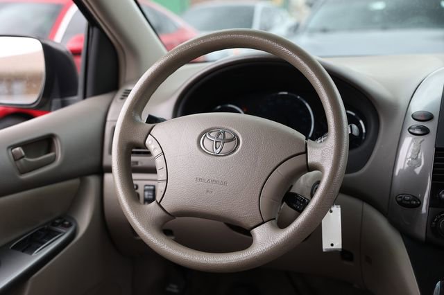 Used 2009 Toyota Sienna LE image 28