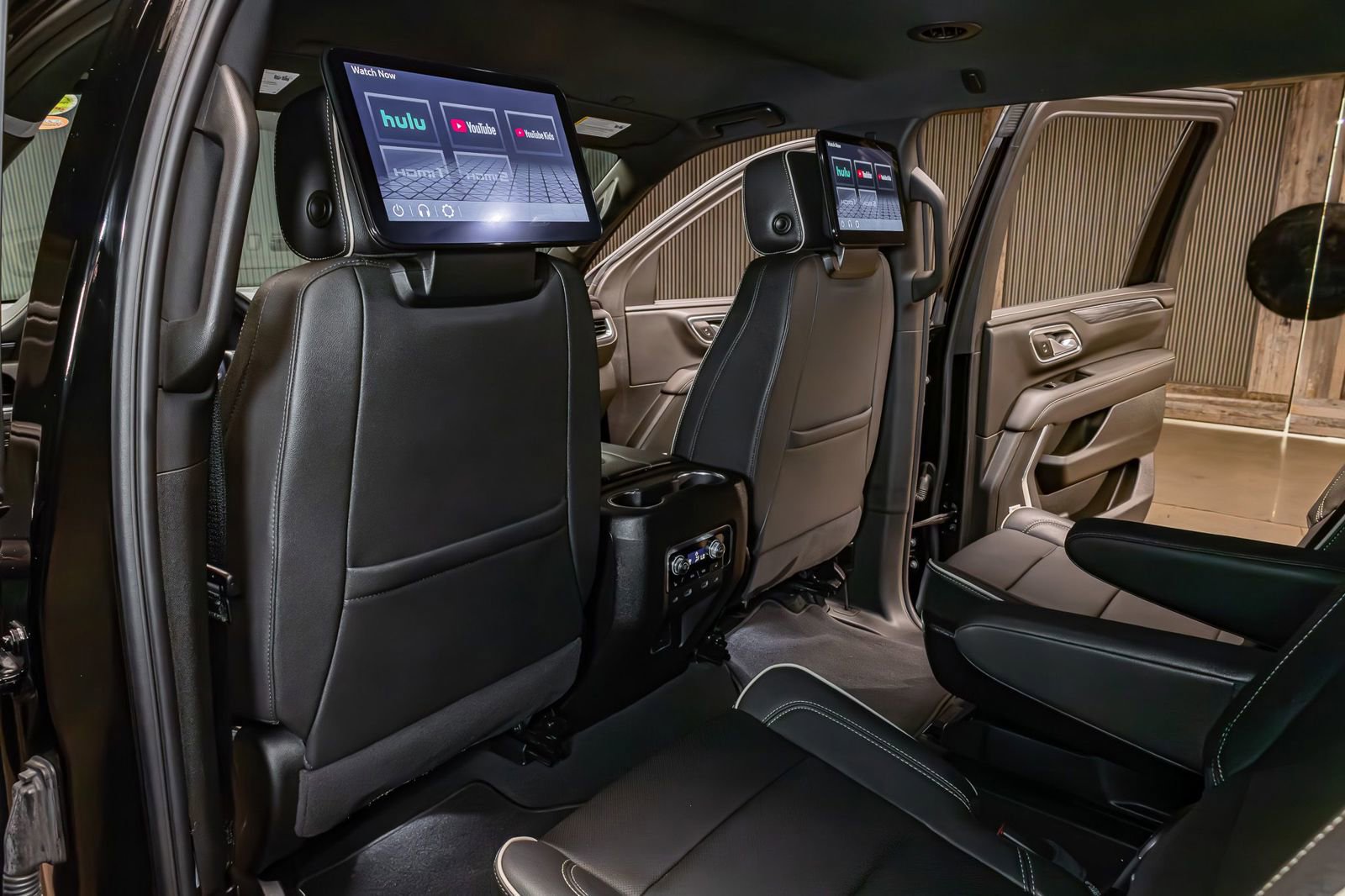 Used 2024 GMC Yukon XL SLT w/ SLT Luxury Package image 22