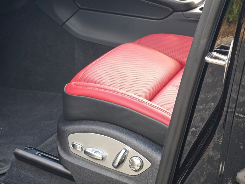 New 2026 Porsche Macan image 21