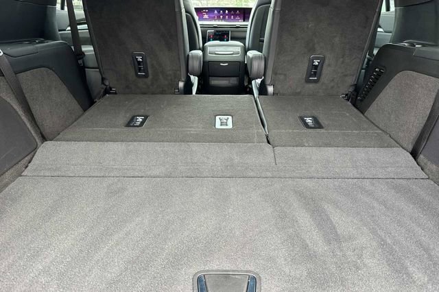 Certified 2025 Cadillac Escalade Premium Luxury image 16