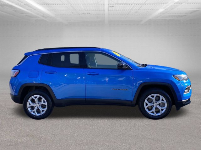 Used 2024 Jeep Compass Latitude AWD/4WD image 5