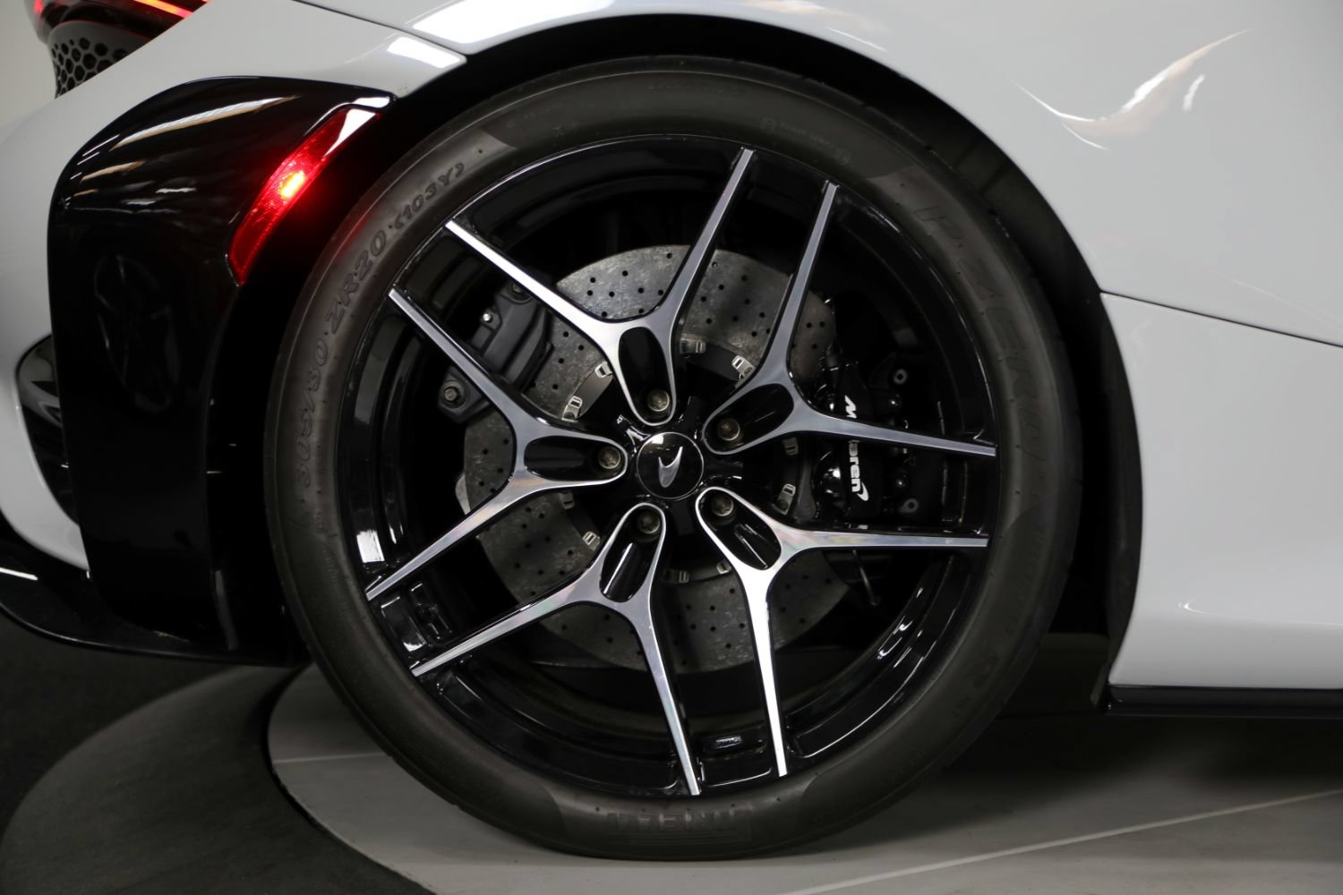 Used 2022 McLaren 765LT RWD image 32
