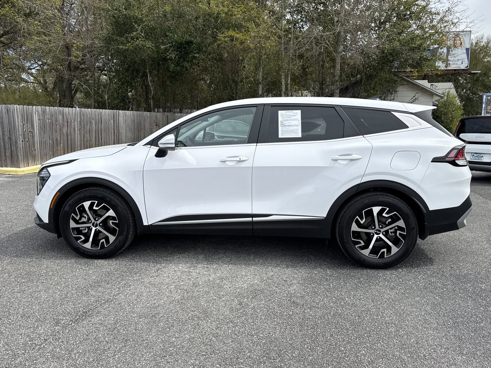 Used 2024 Kia Sportage EX image 2