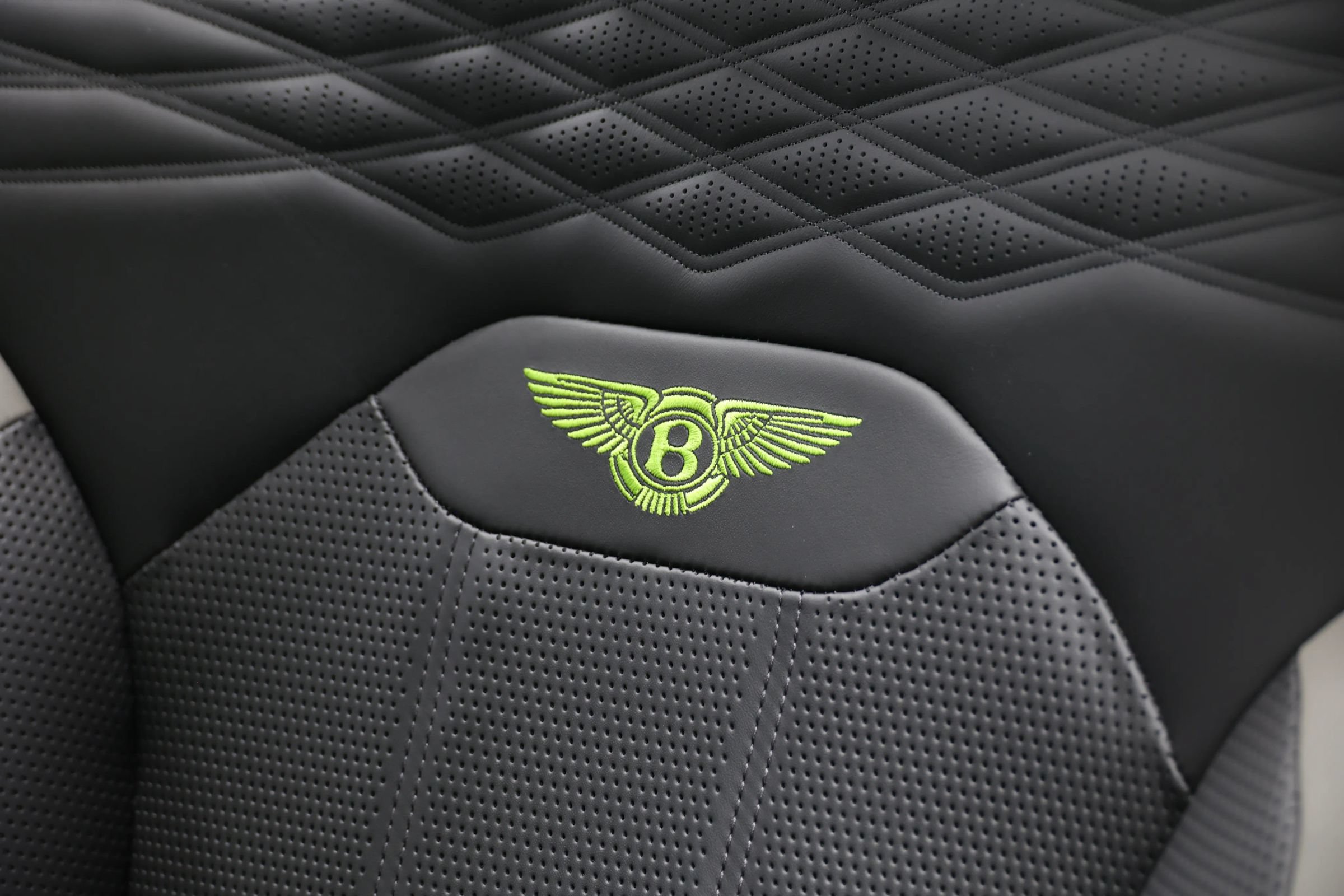 Used 2023 Bentley Bentayga Extended Wheelbase AWD/4WD image 22