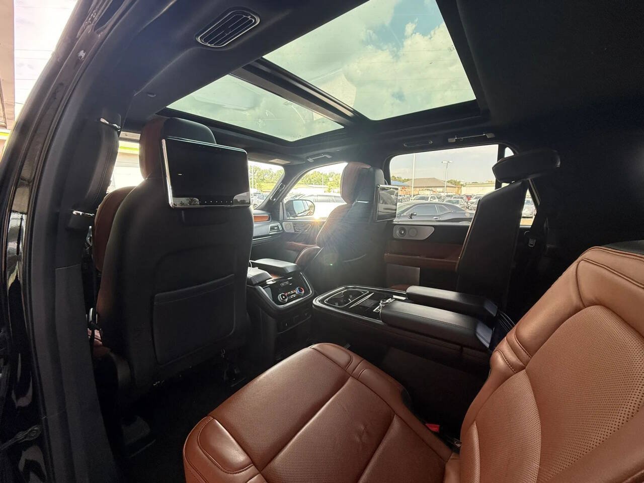 Used 2018 Lincoln Navigator Reserve AWD/4WD image 24