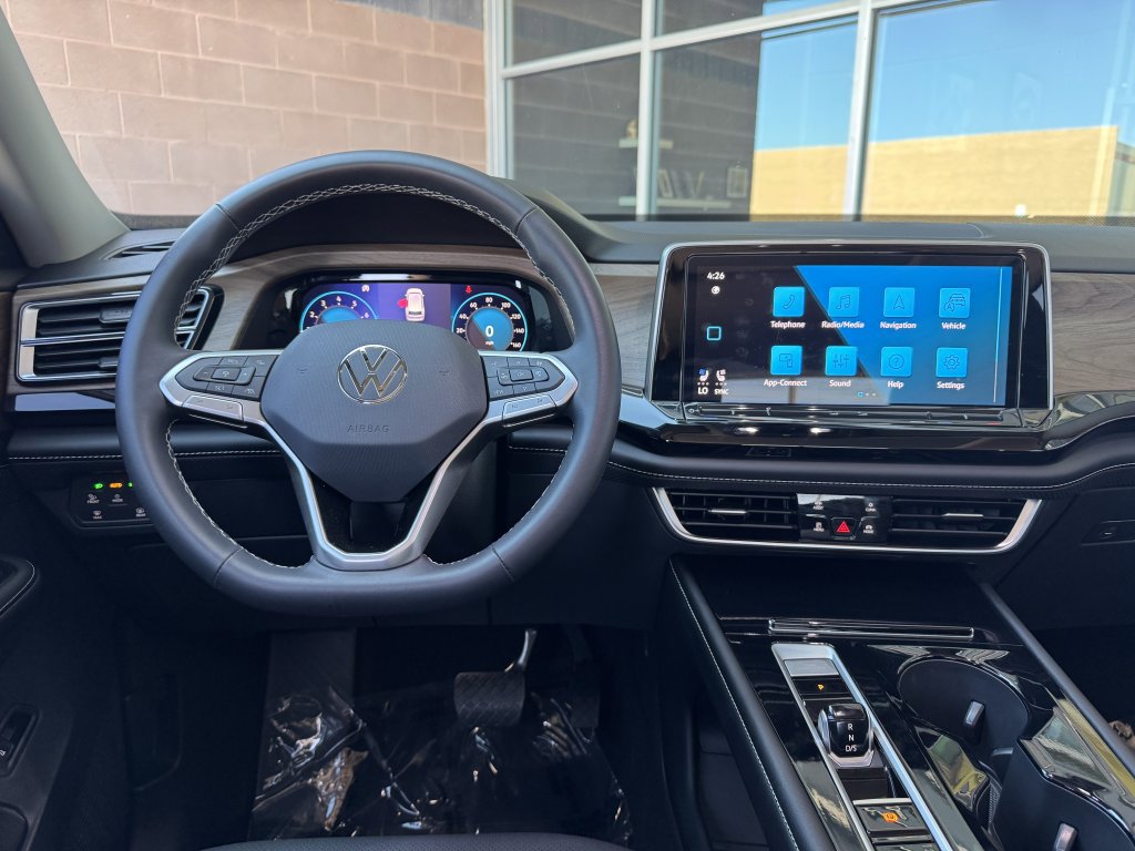 Used 2024 Volkswagen Atlas SE w/ Panoramic Sunroof Package image 16