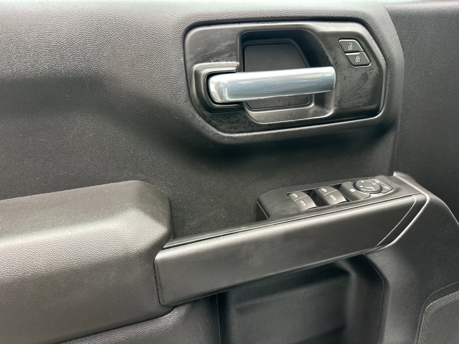 Used 2025 Chevrolet Silverado 1500 Custom image 11