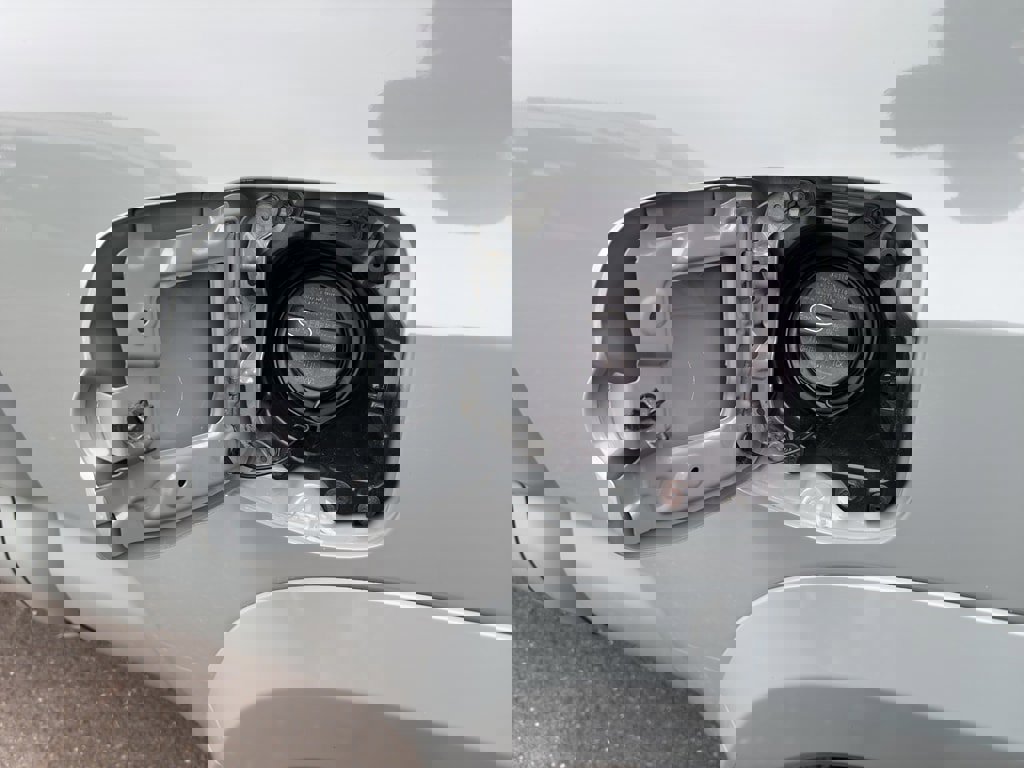 Used 2022 Toyota Tacoma TRD Sport image 4