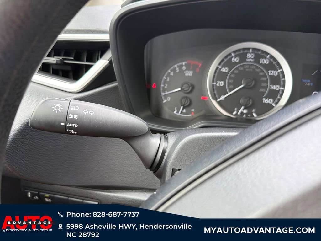 Used 2020 Toyota Corolla LE FWD image 22