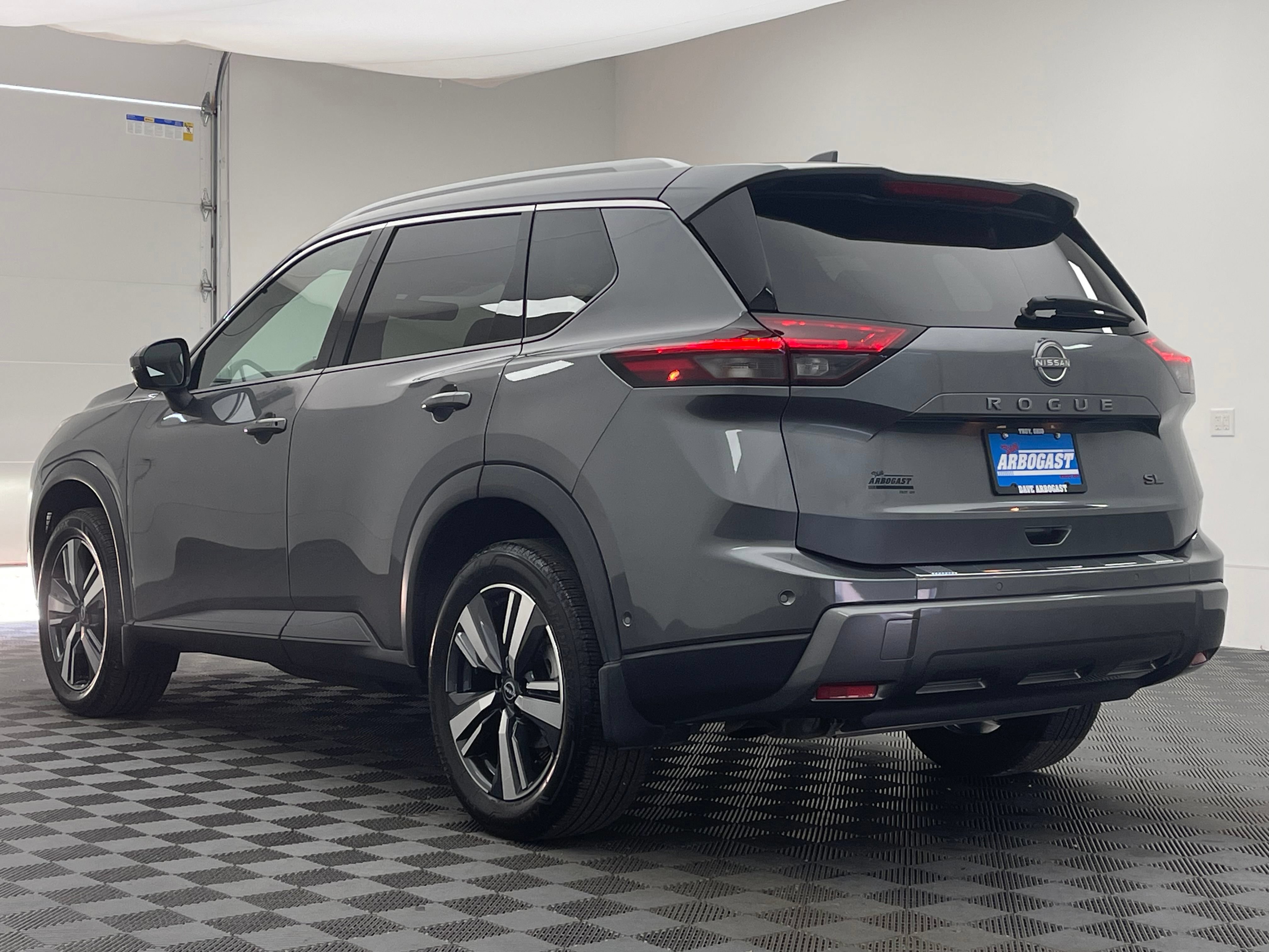 Used 2024 Nissan Rogue SL w/ SL Premium Package FWD image 11