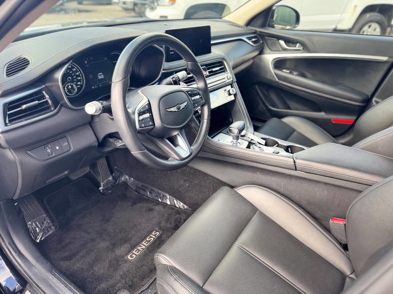 Used 2025 Genesis G70 2.5T image 18