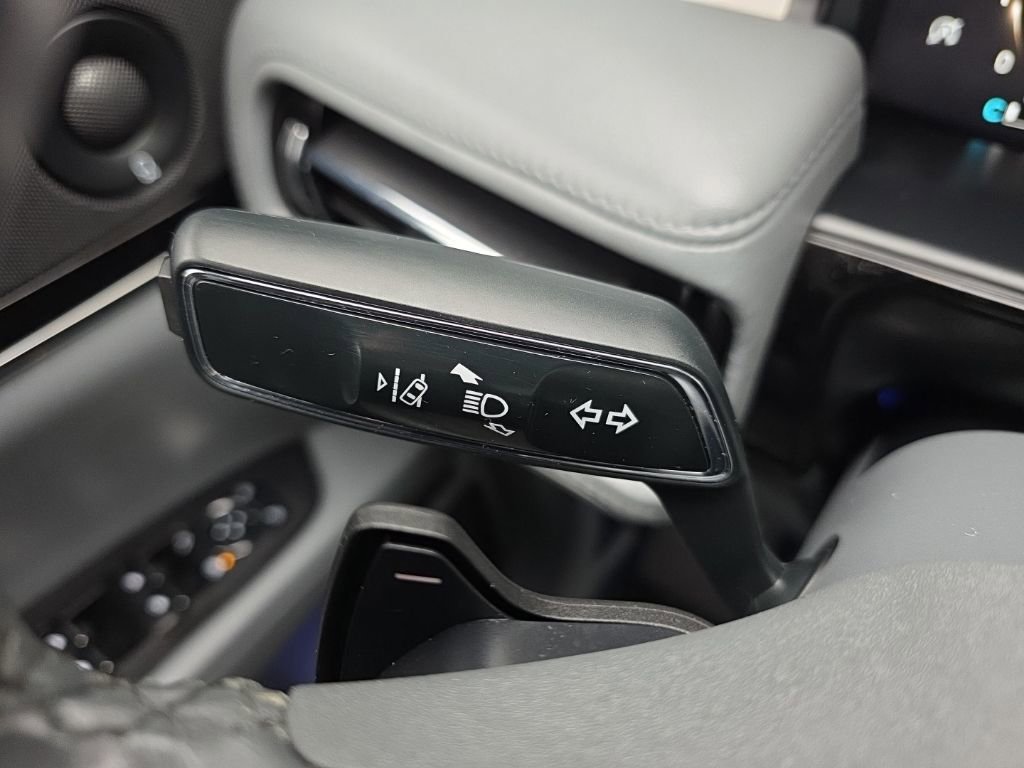 Used 2023 Lincoln Nautilus Reserve w/ Equipment Group 201A image 27