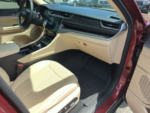 Used 2022 Jeep Grand Cherokee Limited w/ Luxury Tech Group II AWD/4WD image 37