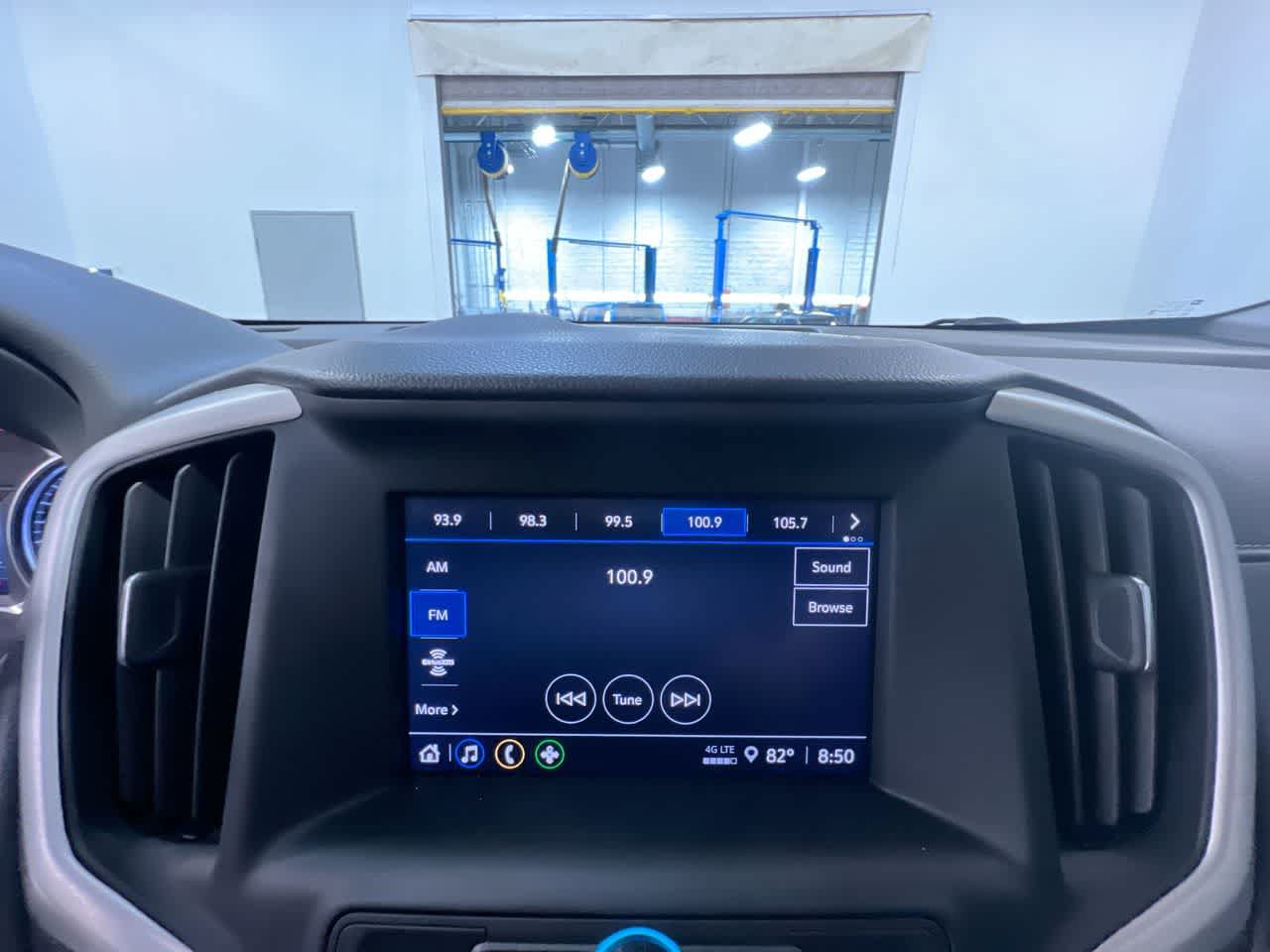 Used 2024 GMC Terrain SLE w/ Driver Convenience Package FWD image 26