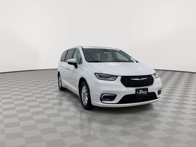 Used 2024 Chrysler Pacifica Touring-L FWD image 2