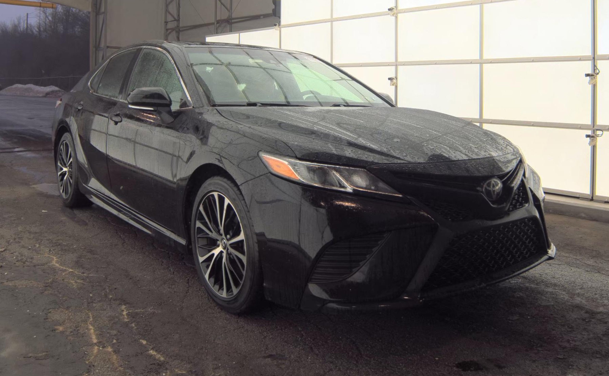 Used 2019 Toyota Camry SE image 3