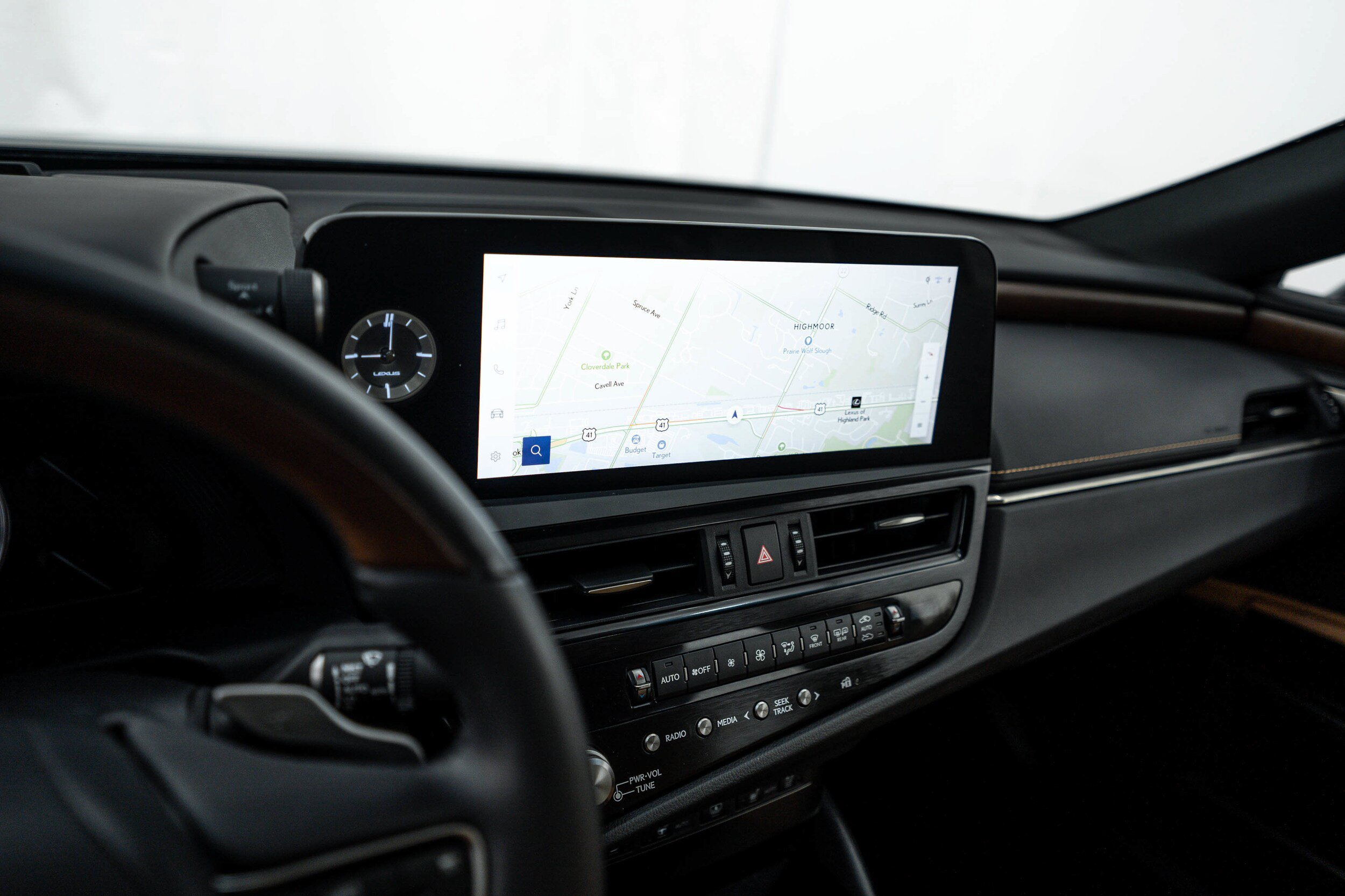 Used 2023 Lexus ES 300h Ultra Luxury w/ Accessory Package (Z2) FWD image 14