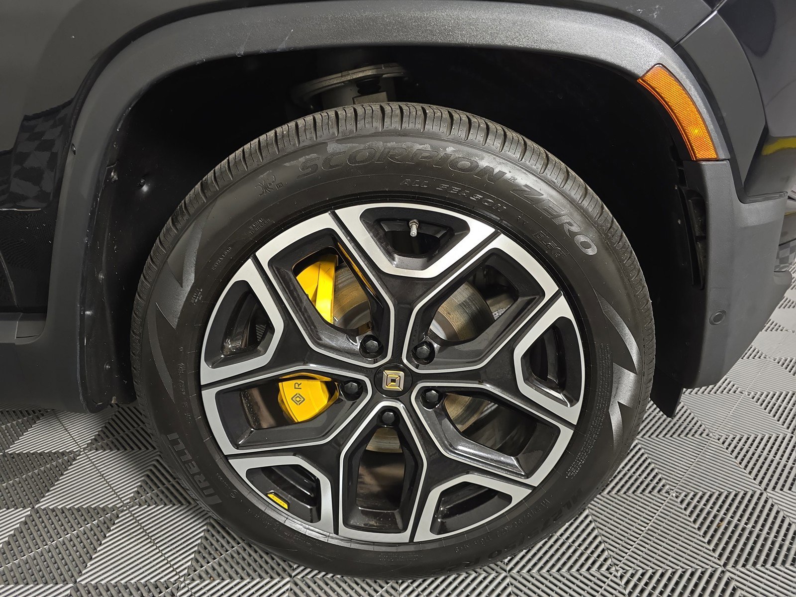 Used 2022 Rivian R1S Launch Edition image 11