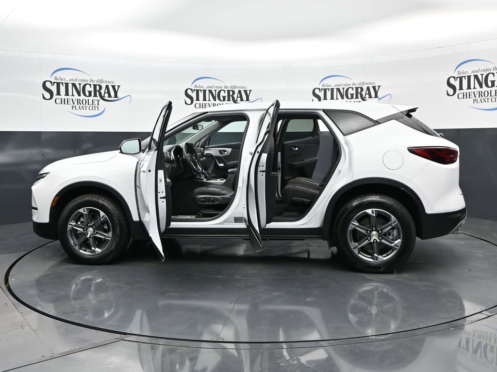 Used 2025 Chevrolet Blazer LT FWD image 37