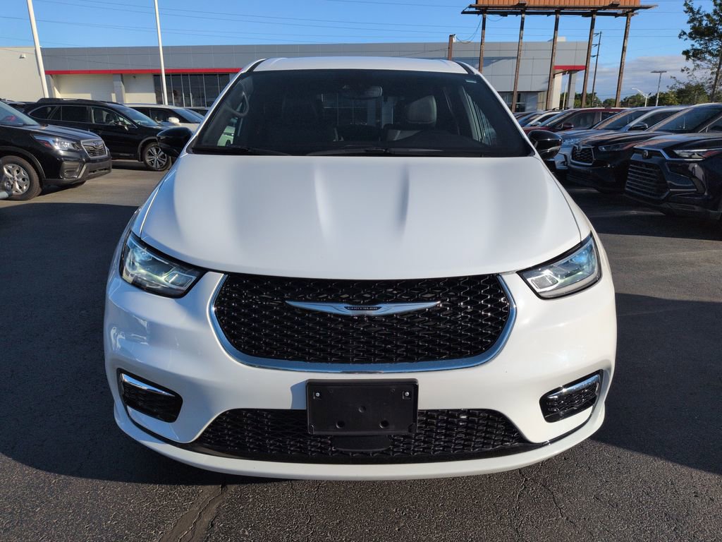 Used 2025 Chrysler Pacifica Select FWD image 8