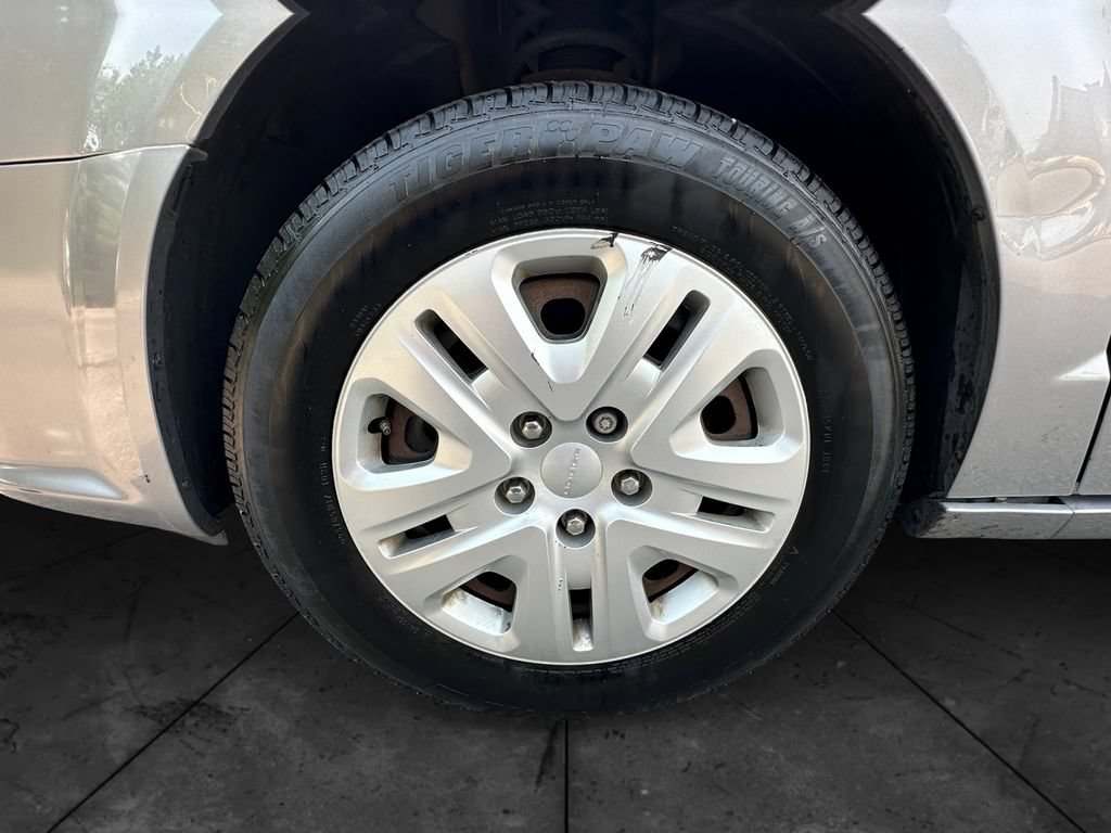 Used 2018 Dodge Grand Caravan SE w/ UConnect Hands-Free Group FWD image 14