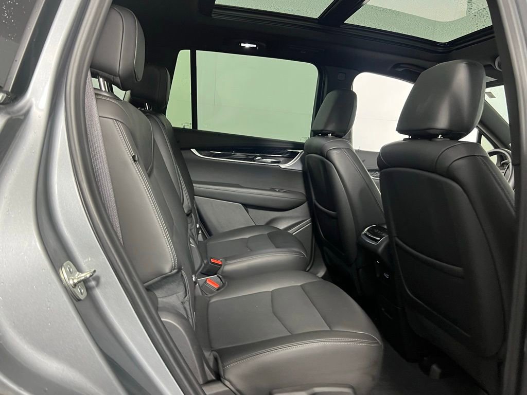 Used 2025 Cadillac XT6 Premium Luxury image 29