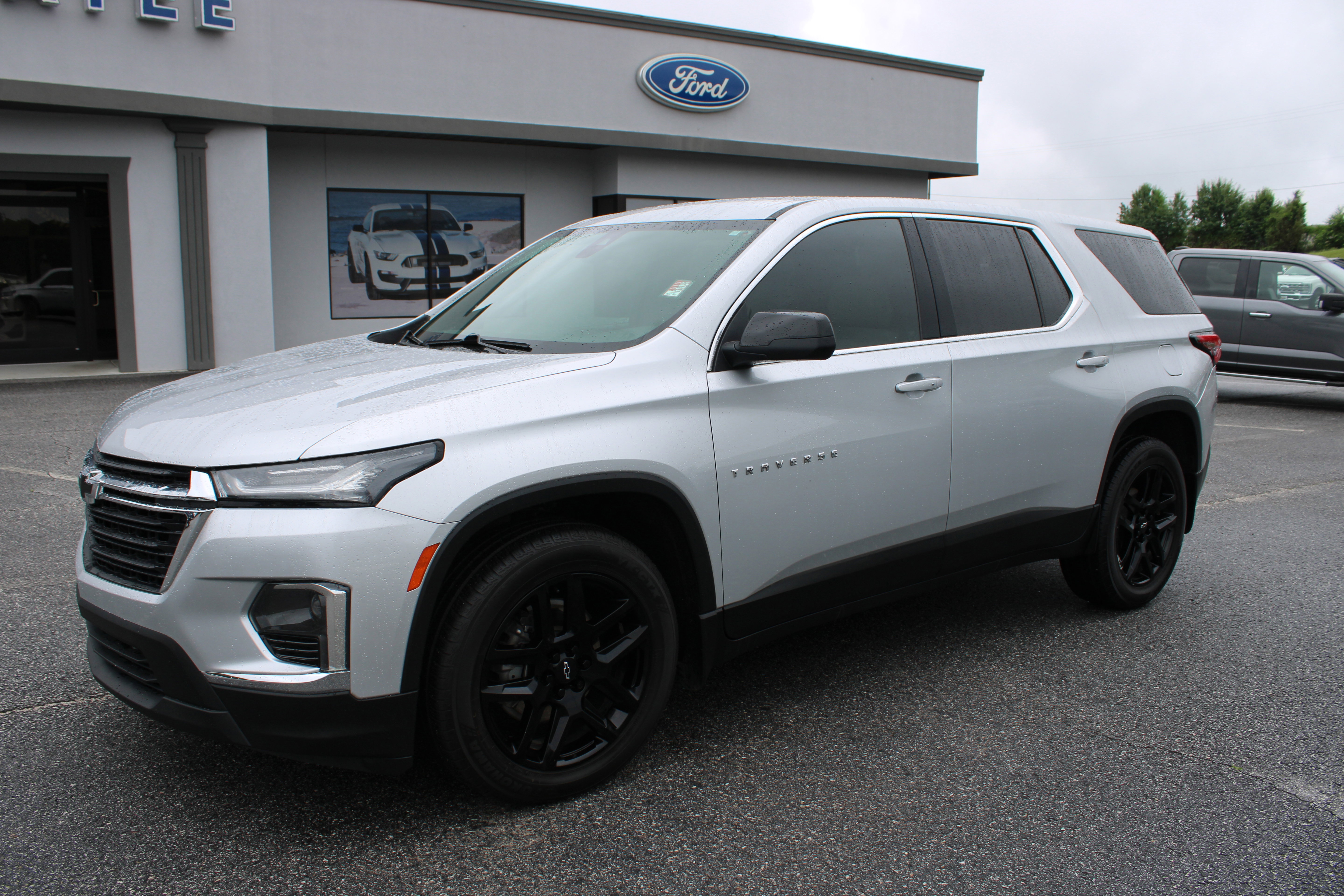 Used 2022 Chevrolet Traverse LS w/ LPO, Cargo Package AWD/4WD image 2