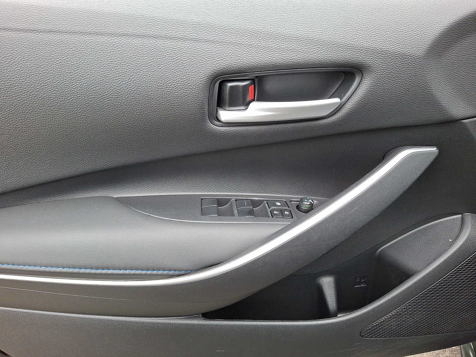 Used 2022 Toyota Corolla SE FWD image 9